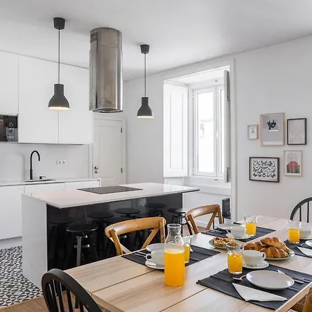 Trendy T.m By The River Apartment